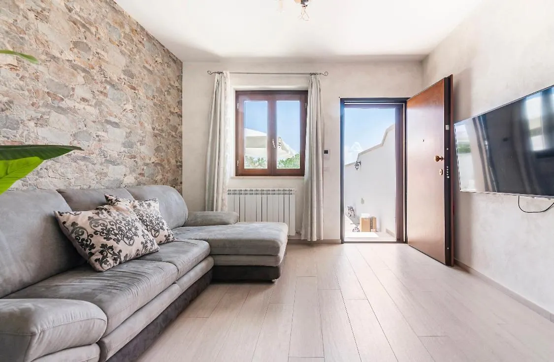 Moon Luxury 0*, Lecce